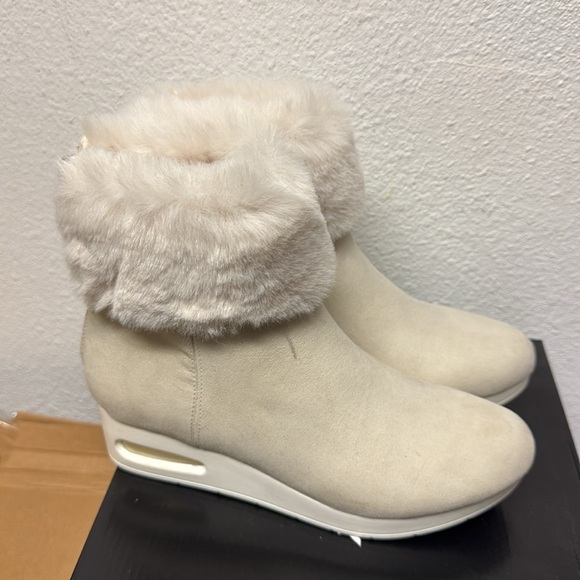 DKNY Women's Abri Wedge Booties - Picture 5 of 7